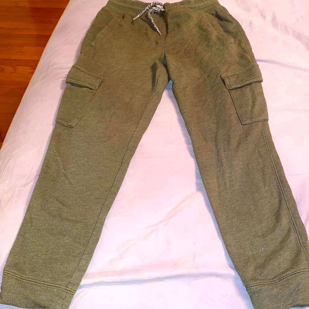 Boys olive green joggers by Cat & Jack size as 6/7